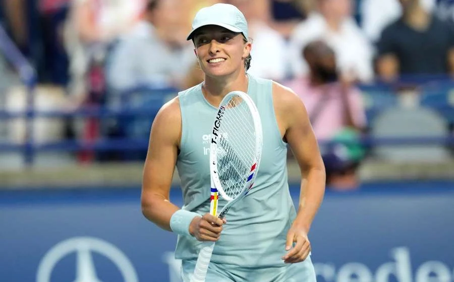 Iga Świątek Powers Into Canadian Open Semifinals Image of Iga Świątek